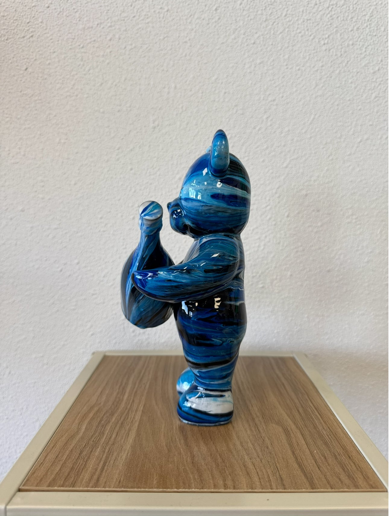 Champagne bear Ocean