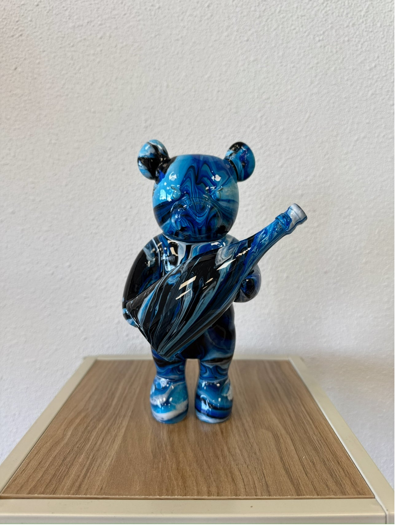 Champagne bear Ocean