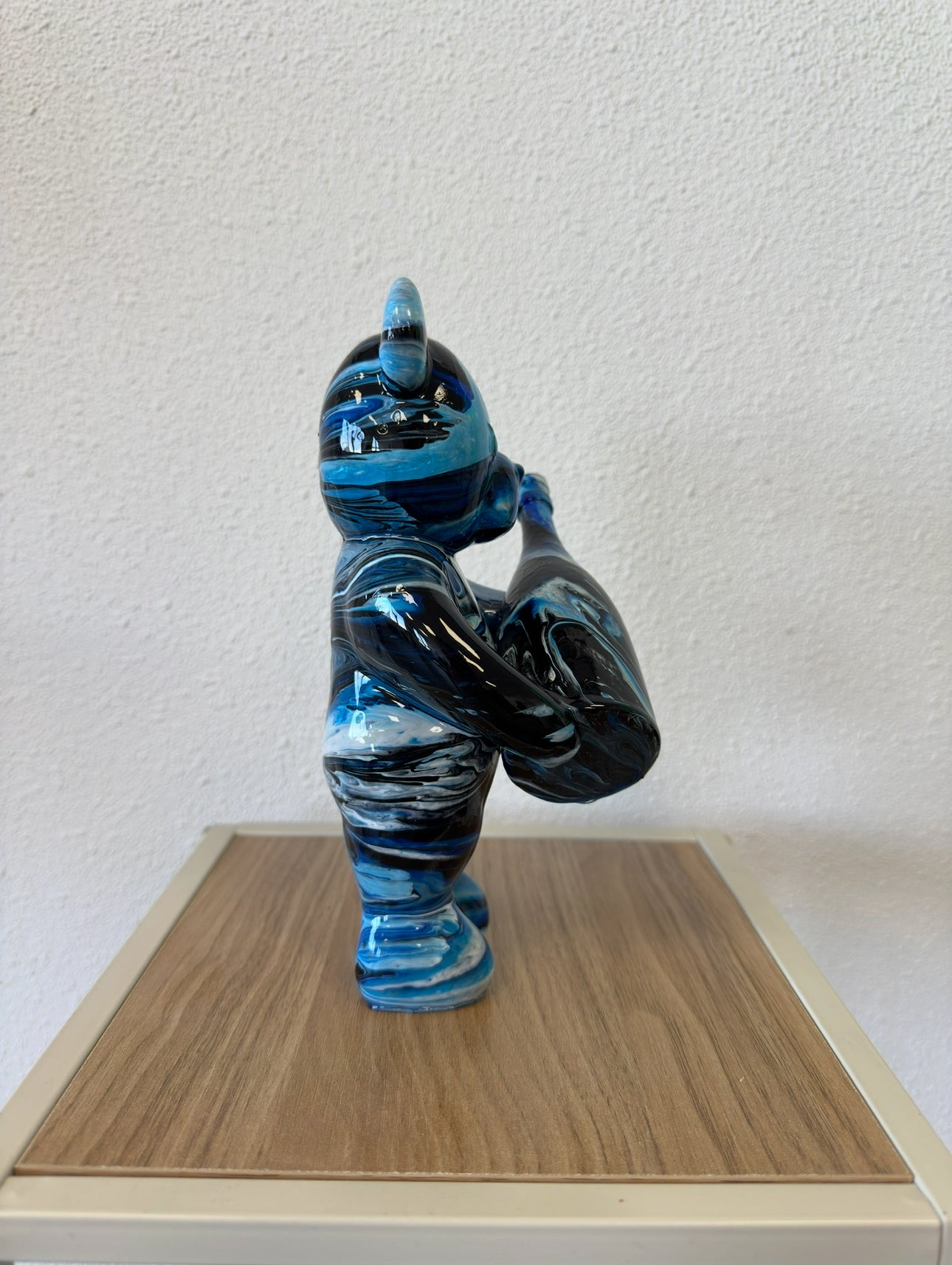 Champagne bear Ocean