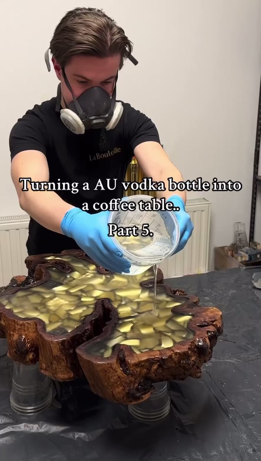 Load video: AU vodka, La Bouteille, bottle art, flessen kunst, coffee table