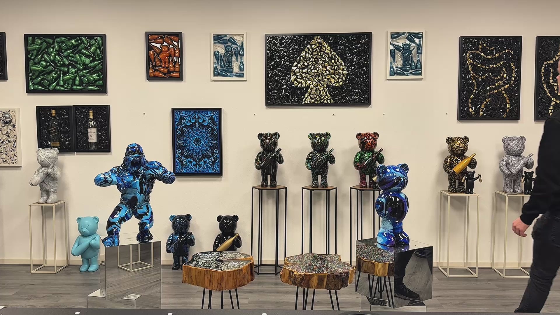 Load video: Art gallery Djarno van der Hoff